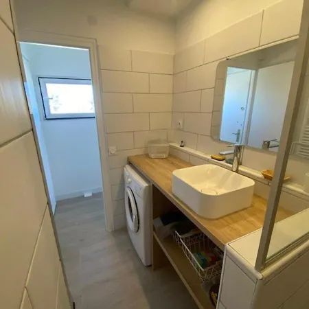 Pied Dans L'eau, Grand Frigo, Lave-vaisselle, Lave-linge, Parking Prive - Fr-1-326-787 * مارسيلان